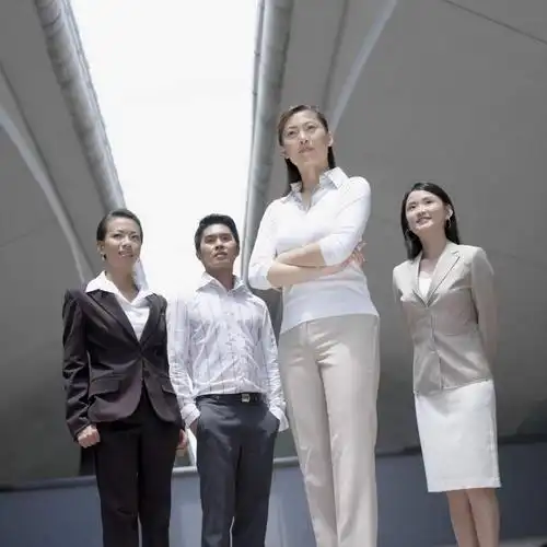 商务女性,站,双手交叉,方图,室外,白天,仰视,衬衫,成功,合作,团队