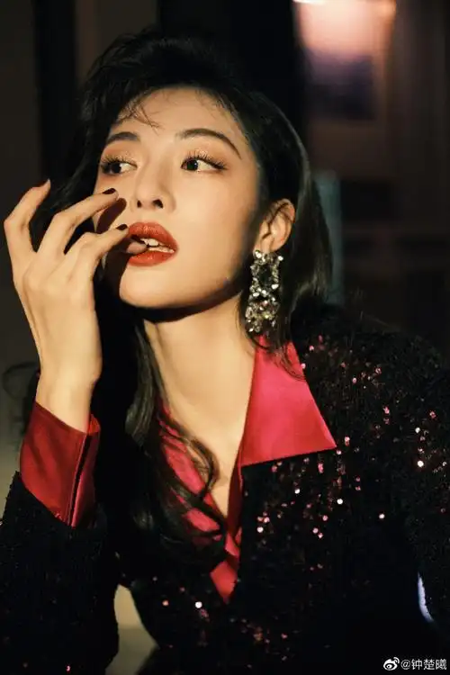 钟楚曦跨年港风造型拍摄花絮##钟楚曦港风造型好闪