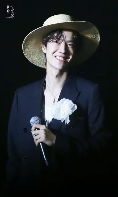 191102 陈情令南京演唱会 @uniq-王一博 cr:logo