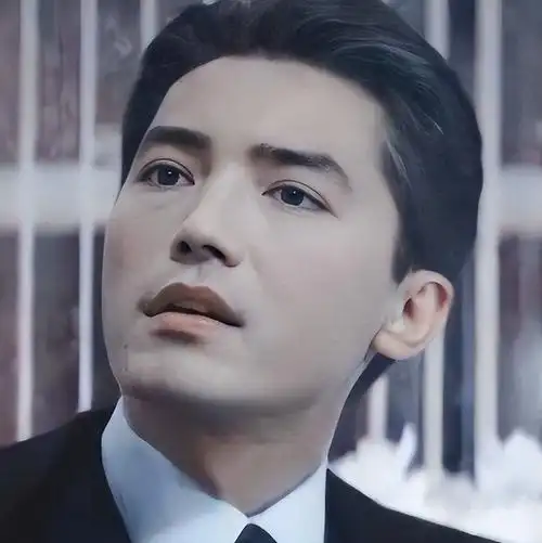 《亚洲第一美男尊龙的惊人童年故事》