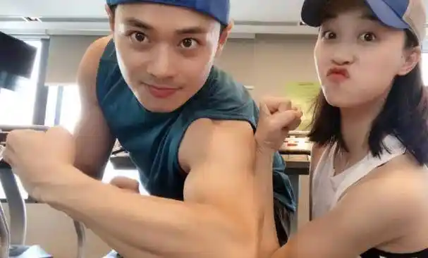 曹骏和蓝盈莹分手,分开文案透出爱情的味道,最终工作淡化了爱情_先生