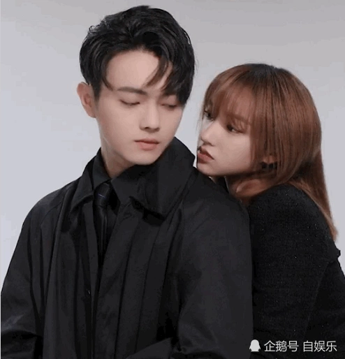 程潇头靠许凯拍情侣大片,镜头给到手,才知女爱豆的矜持