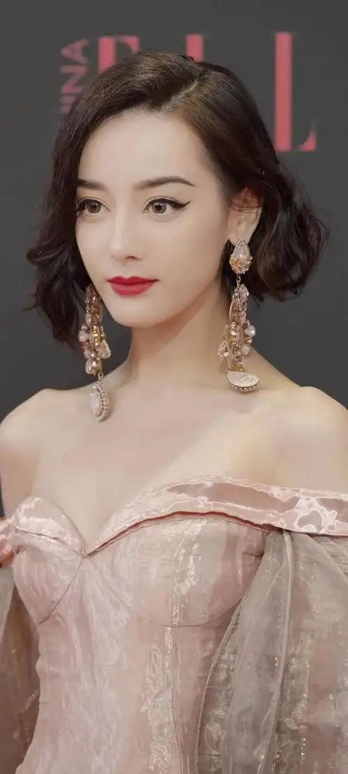 迪丽热巴壁纸,身材超级好的美女