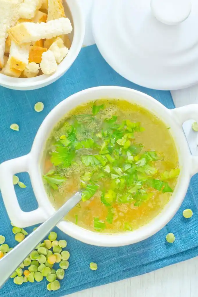 豌豆汤,在碗里的豌豆汤