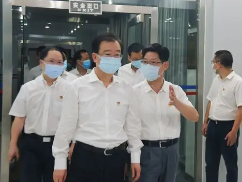 王宁代省长到省经济信息中心调研