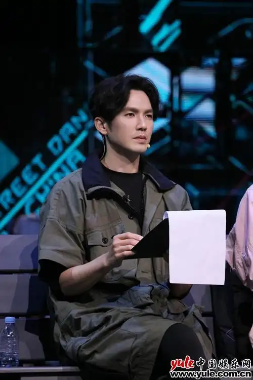 钟汉良上演皮筋之约《这!就是街舞3》秒变偶像剧现场