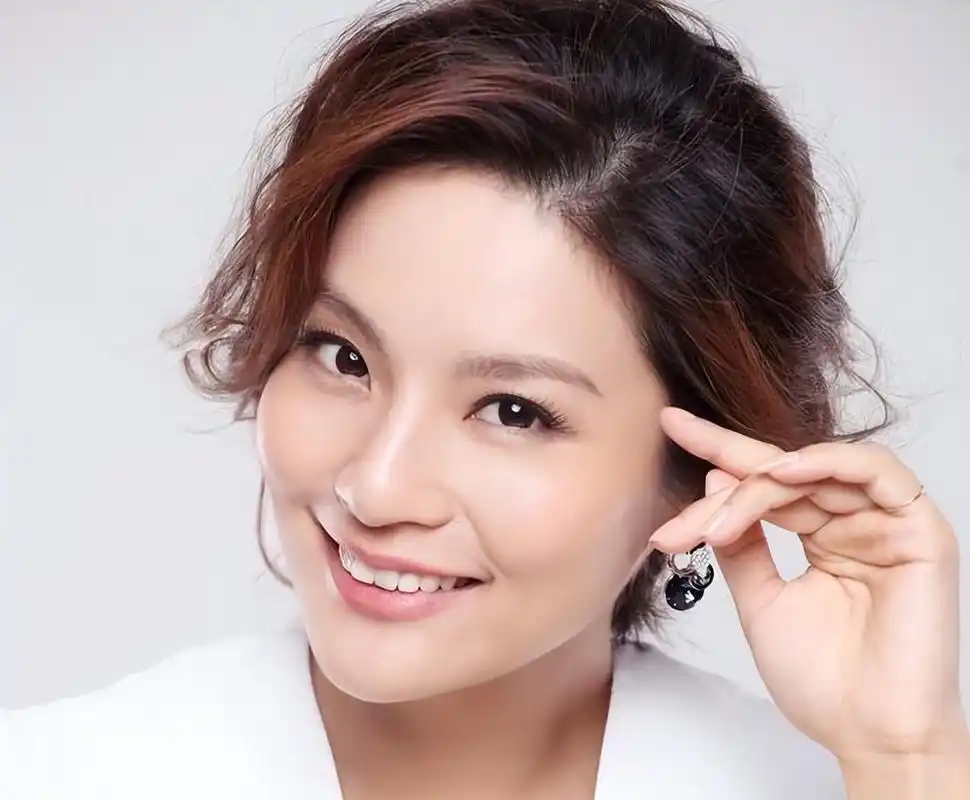 中国内地女主持人孟盛楠:专业素养和亲和力 孟盛楠,中国内地女主持人