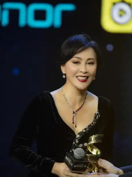 这8位明星以为是香港人,竟都是内地人,有人已成港圈"大姐大"