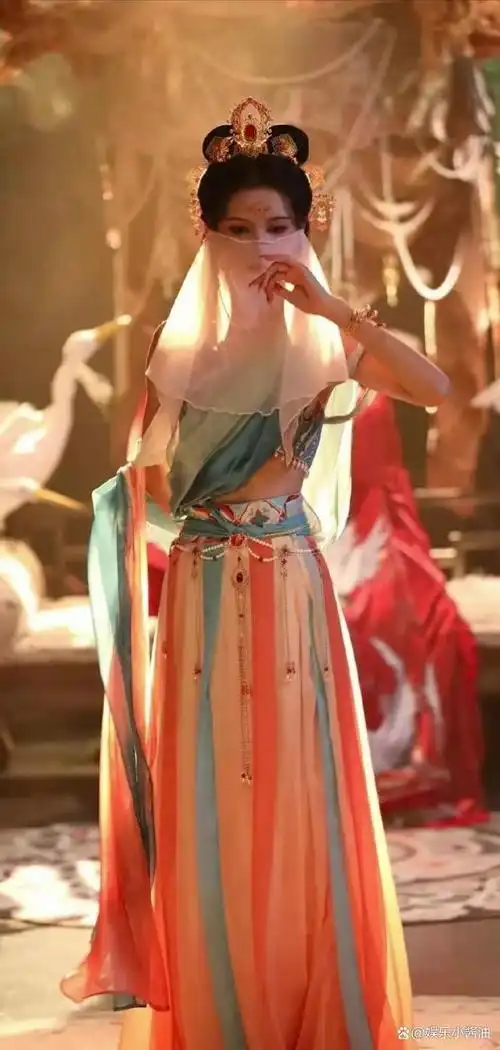 女星敦煌飞天造型,宣璐化身异域女神,杨超越无神,她一眼万年