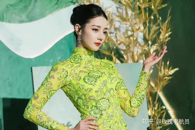 求一些迪丽热巴的旗袍造型? - 知乎