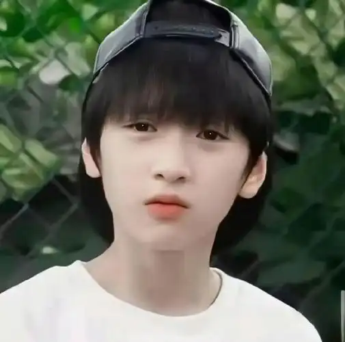 严浩翔小学跳广播体操