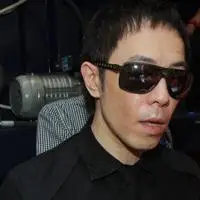 香港艺人黄贯中qq头像_看我就看我的实力吧