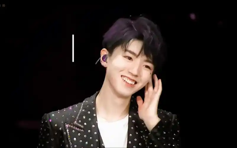 【王俊凯reaction】《此刻之外》十九岁生日会幕后记录