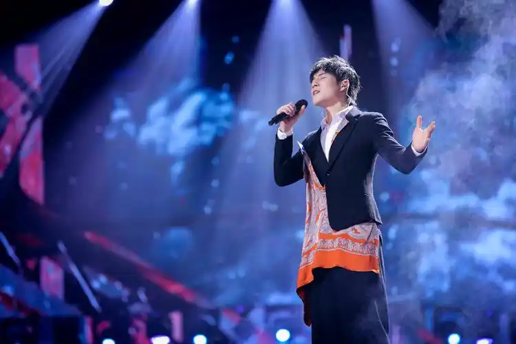 《跨界歌王》总决赛韩东君压轴嗨爆全场获谭维维"姨母式表白"