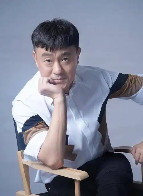 秀来邀请他,他也不会接,直言综艺主要是为了赚钱_何冰_李海洋_事业