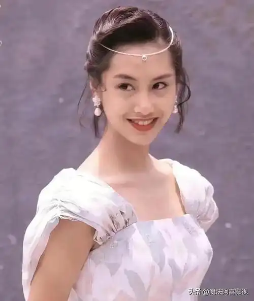 中国香港女演员歌手朱茵