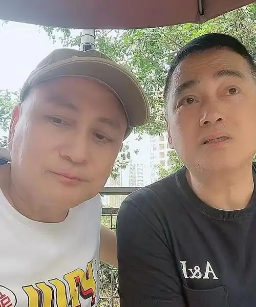 汤镇宗和汤镇业是一对亲兄弟,他们的关系也一直不错,汤镇宗来看汤镇业