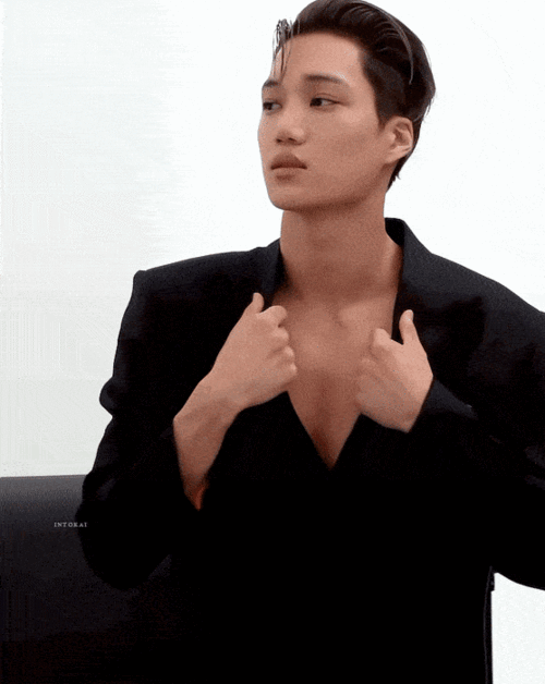 体重63kg韩网热议即将发行solo专辑的kai最近的身材状态