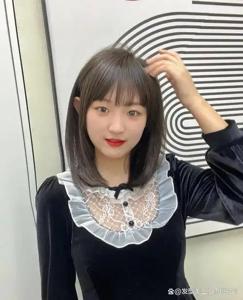 又甜又飒的锁骨发,到了春季不冷不热的季节最适合这种不长不短的发型