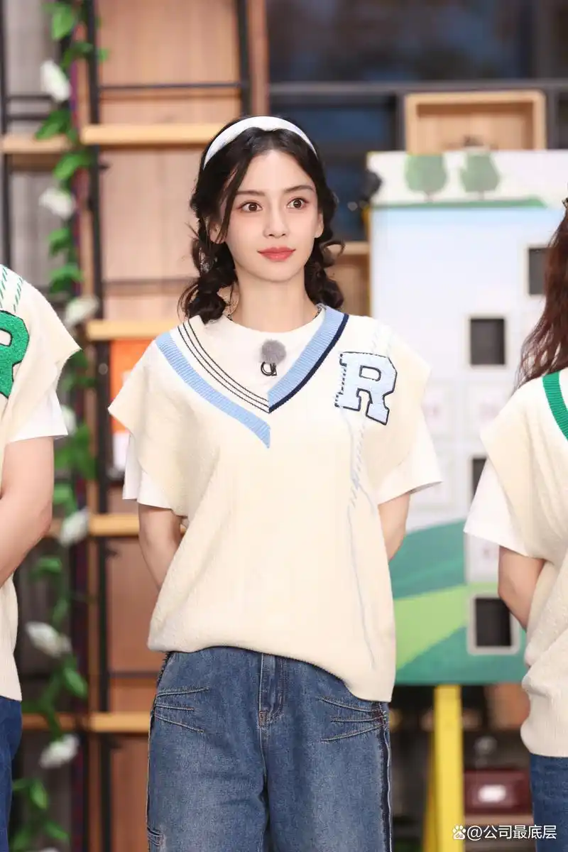 angelababy奔跑吧剧照,学院风满满
