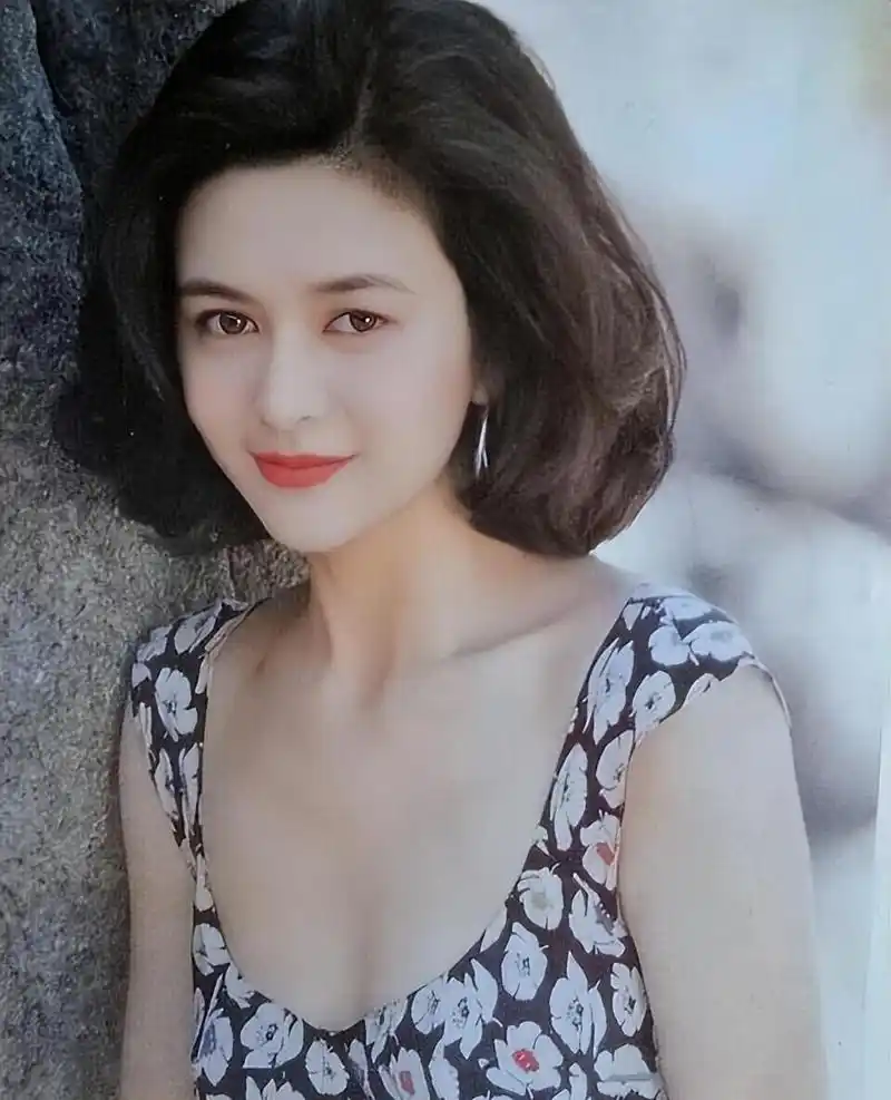 关之琳年轻时魅力,透过那些泳装照片,你会真正懂得何为女人味!