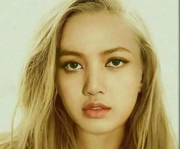 有种整容叫lisa无刘海把头发全部梳起来后判若两人