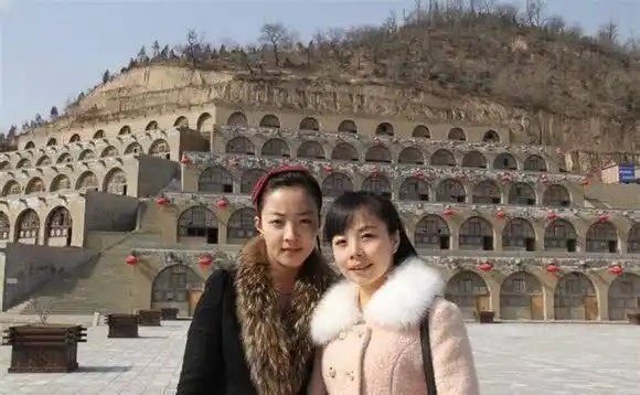 王二妮妹妹王小妮曝光,长相比姐姐漂亮,老公更加帅气