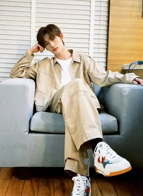 时代少年团-丁程鑫阳光帅气的学长,这个视角好女友