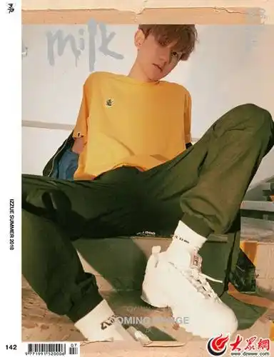 王源ins晒肌肉八块腹肌获赞穿衣显瘦脱衣有肉