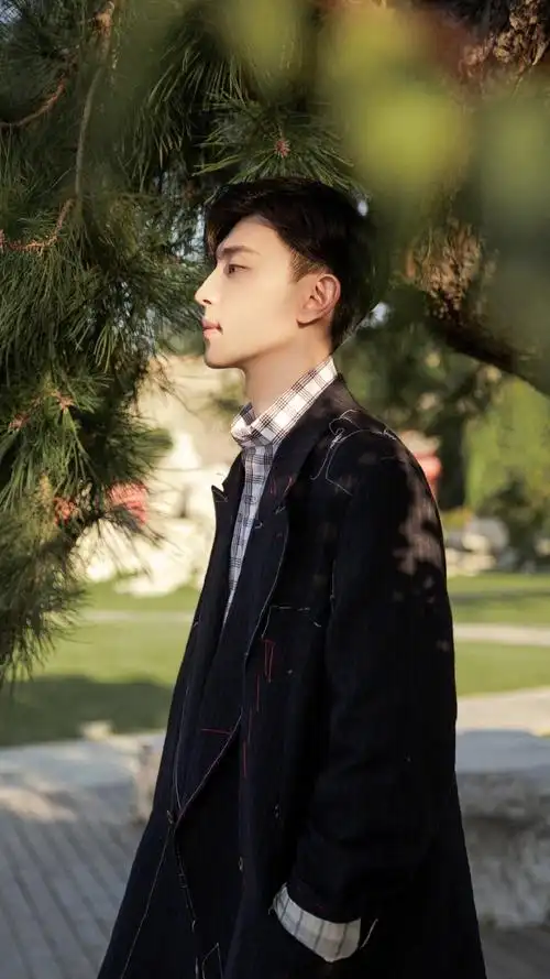 邓伦清新写真高清原图查看