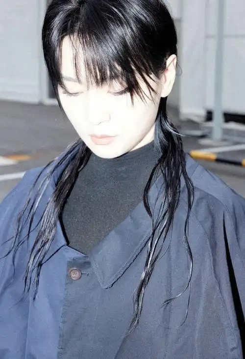 周笔畅袖子好长##周笔畅也玩捏捏