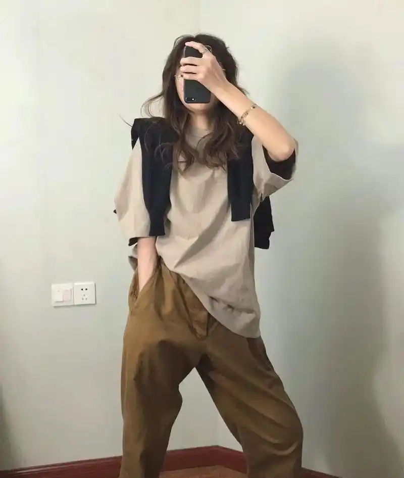 卡其色短袖配什么颜色裤子