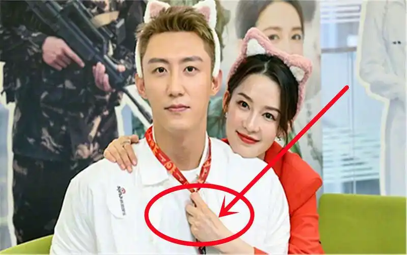 李沁从背后环抱黄景瑜,有谁注意李沁手的位置吗爱不爱一目了然