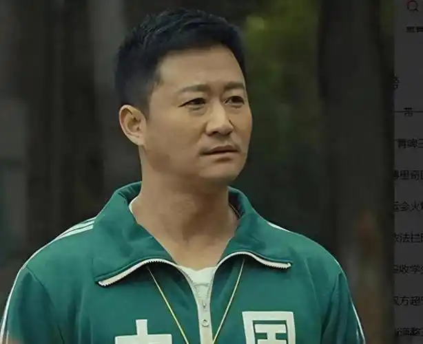 随着年龄渐长,吴京逐渐长成一个不羁的少年.