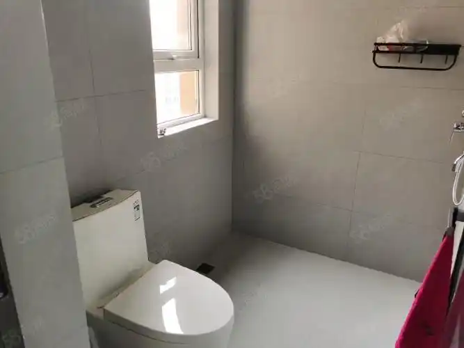 西咸大厦高新一中阳光荟巴塞阳光对面沣太花园精装三室空房出租