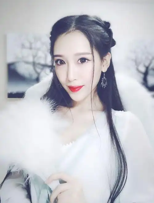 专访kk直播温扬丨戏精脱口秀女主播直播两个月成kk红人