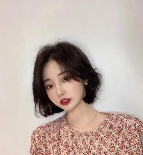 韩式短发中发发型透发,温柔又显气质八# 韩式短发中发发型烫发,温柔又