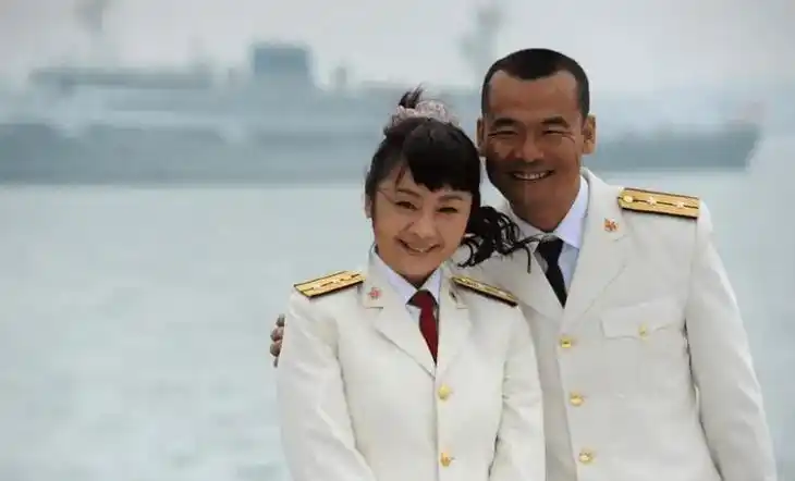 演员唐静:与王新军离婚后,独自陪儿子长大,如今的选择令人泪目_表演