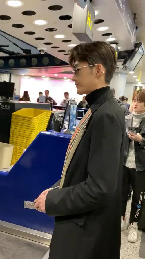 侧脸张翰好帅好帅