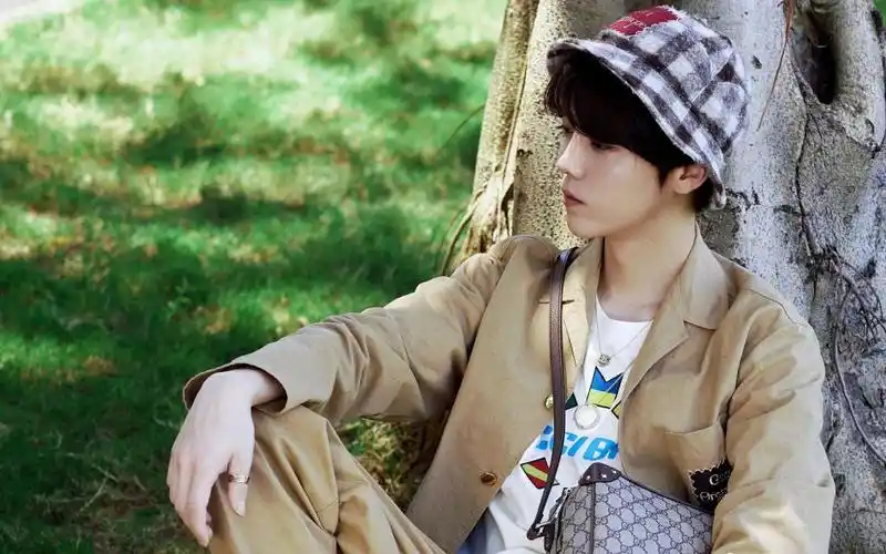 鹿晗夏日文艺帅气俊朗阳光迷人写真,高清壁纸图片,大陆明星-回车桌面