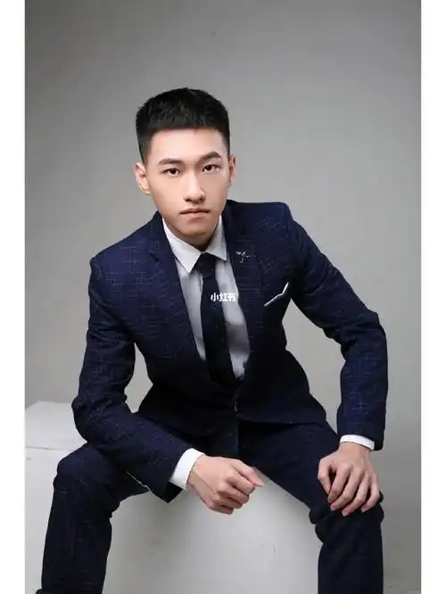 正装不无聊  #职业形象照 #我来露脸了 #打工日记   又拍了一套哈哈