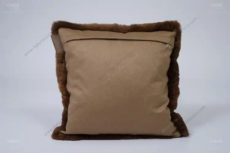 "uno" – brown简约舒适棕色皮毛抱枕