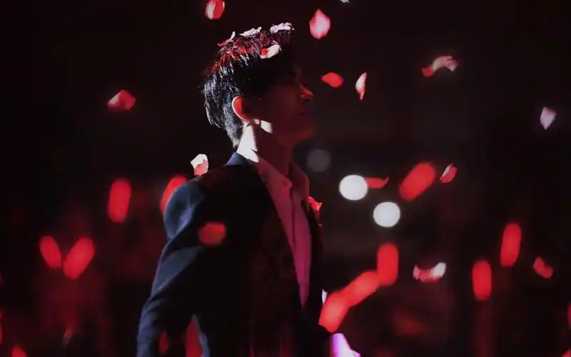 【易烊千玺x歌颂者】你追世界 我追逐你背影