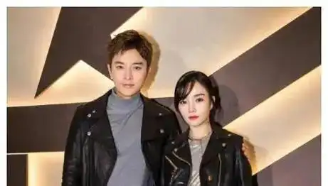 然而,贾乃亮新恋情的曝光让人们对甜馨的情感影响感到担心和心疼.