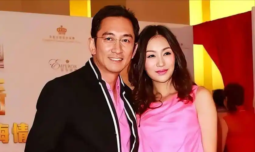原创石洋子22岁时与大21岁吴启华结婚离婚后仍被他当女儿宠着