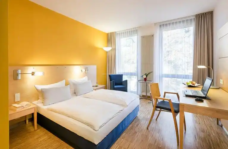 酒店房间室内黄色墙面装修效果图片