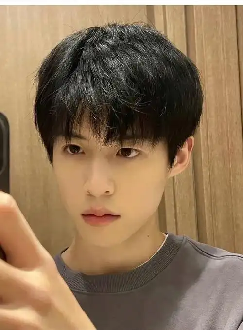 10062975244094商品名称:假发男短直发蓬松齐刘海短发网红同款日系碎