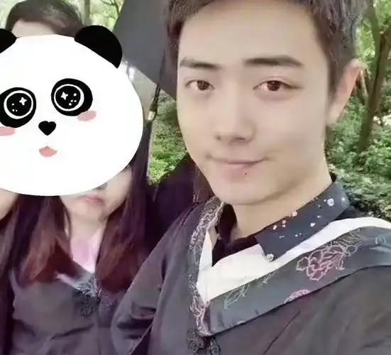 肖战大学旧照外泄,年轻美丽阳光被夸赞为最美初恋!_网友_包括_五官