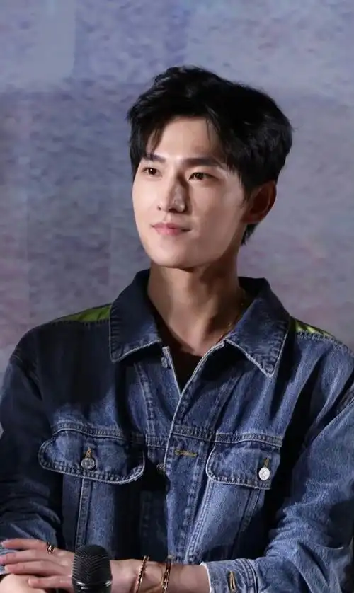 杨洋回应近期争议