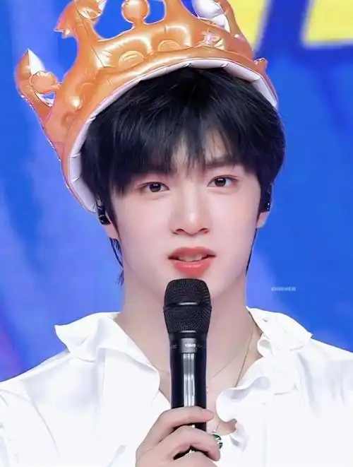 刘耀文从小就拥有一双美丽的眼睛__财经头条